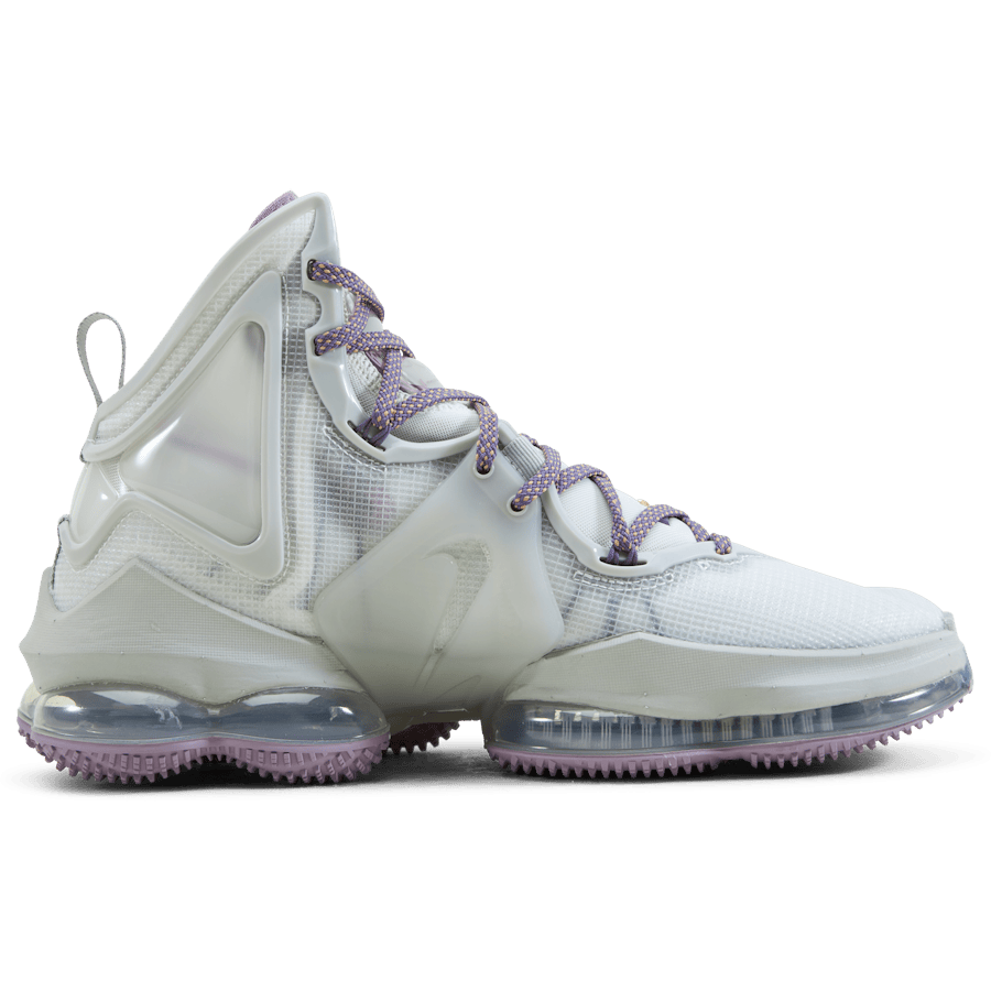 Nike LeBron XIX